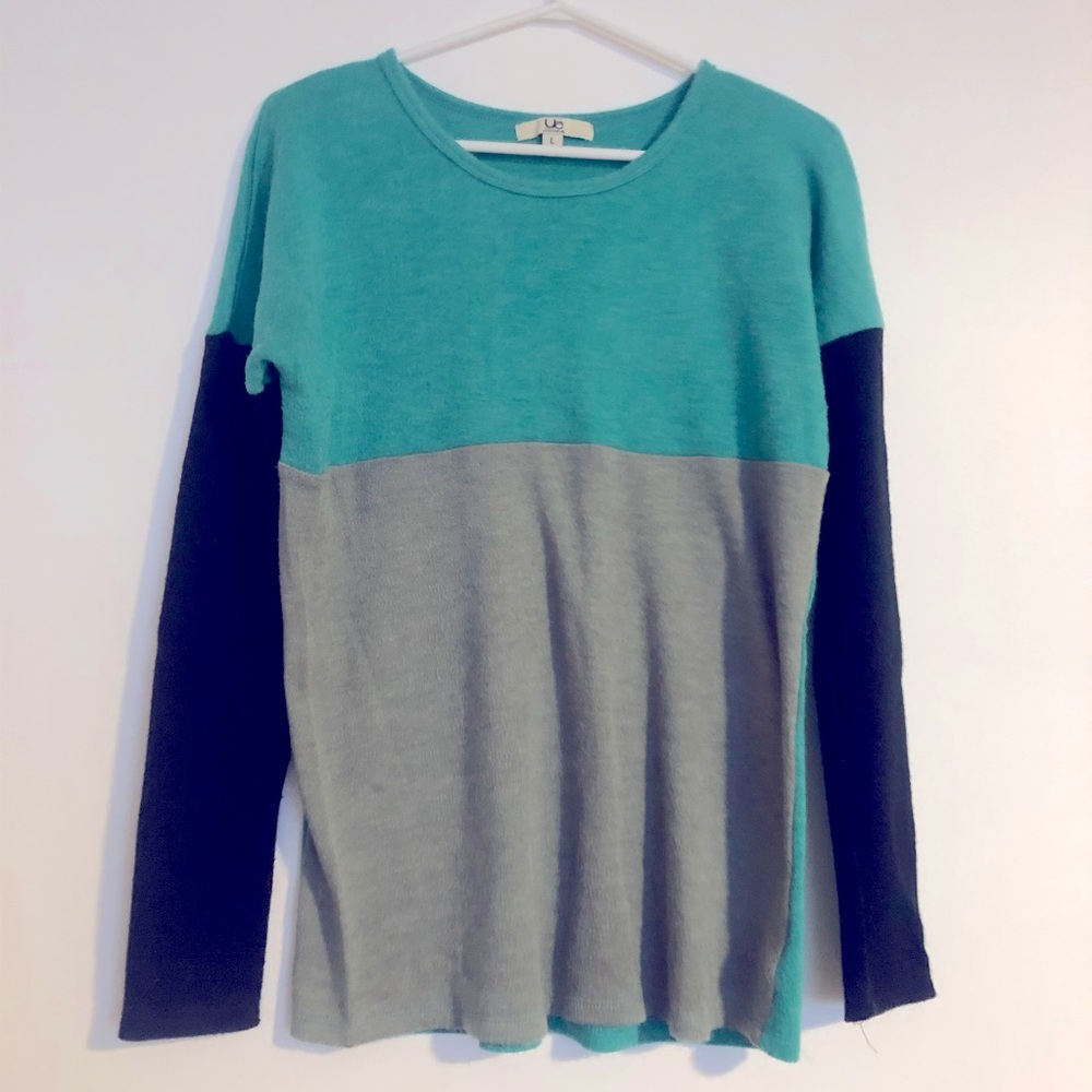Colour block sweater by “Ya”